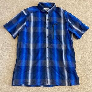 Columbia men’s Small Omni Shade short sleeve button down blue plaid